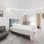 3-room Avalon *