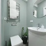 3-room Avalon *