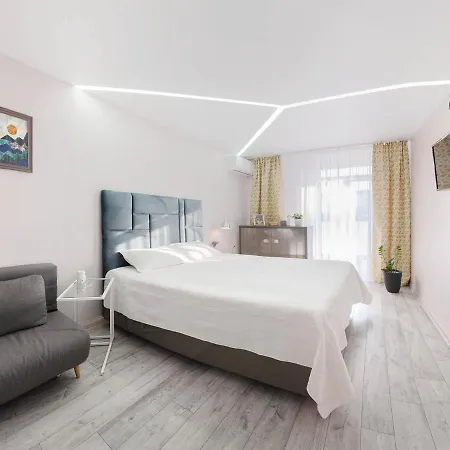 3-room Avalon *