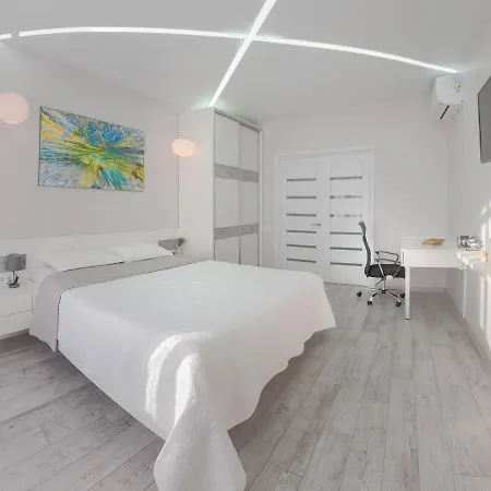 3-room Avalon